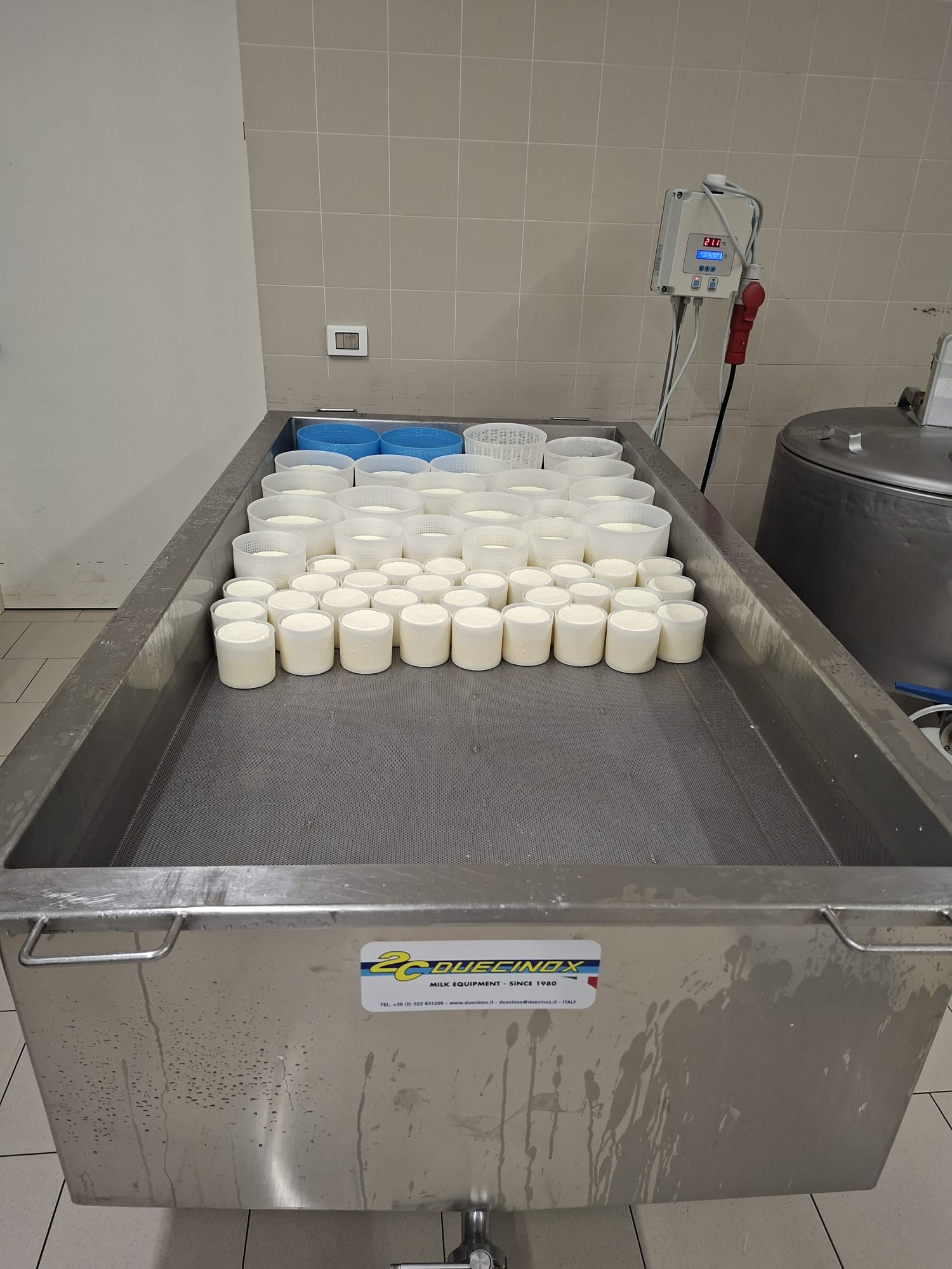 ricotta minicaseificio cheesemaking .